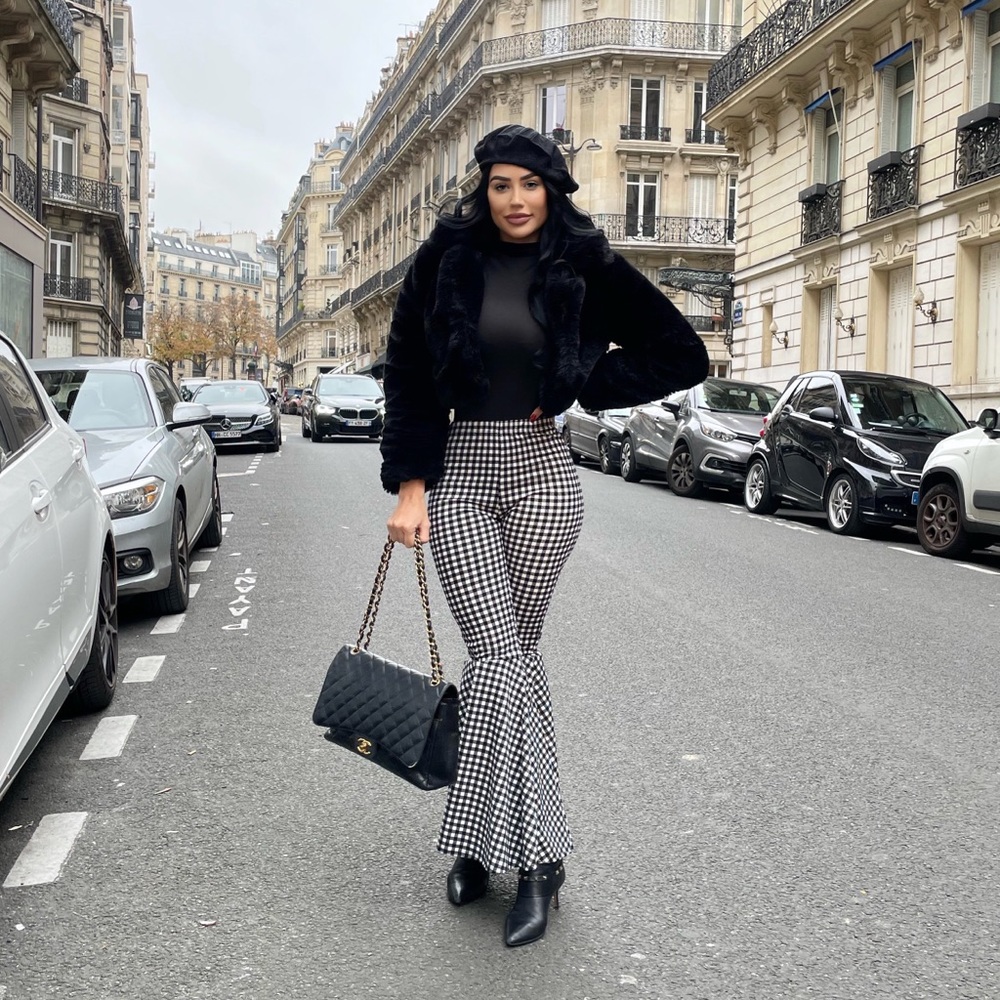 Checkered pants with flats bottoms